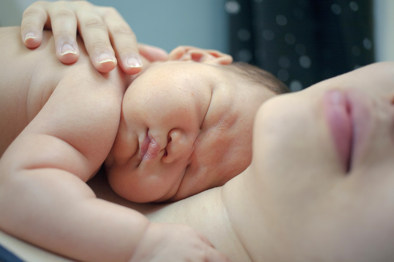 infant, newborn, mother-4025284.jpg
